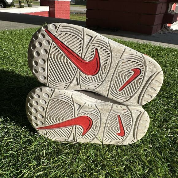 Nike Air More Uptempo Black White Accent Red Kids Size US‎ 6C DA9255-105 - Picture 6 of 8